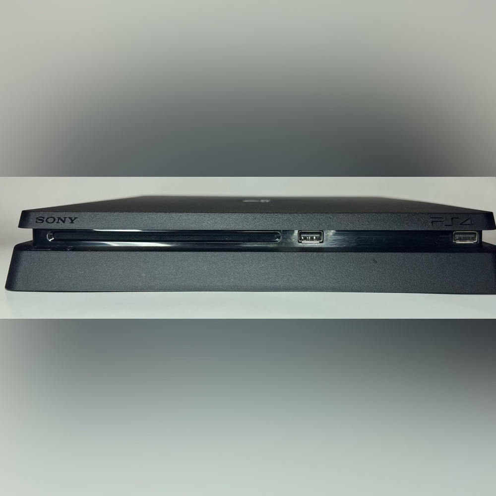 PS4 Slim - Picture 9 of 12